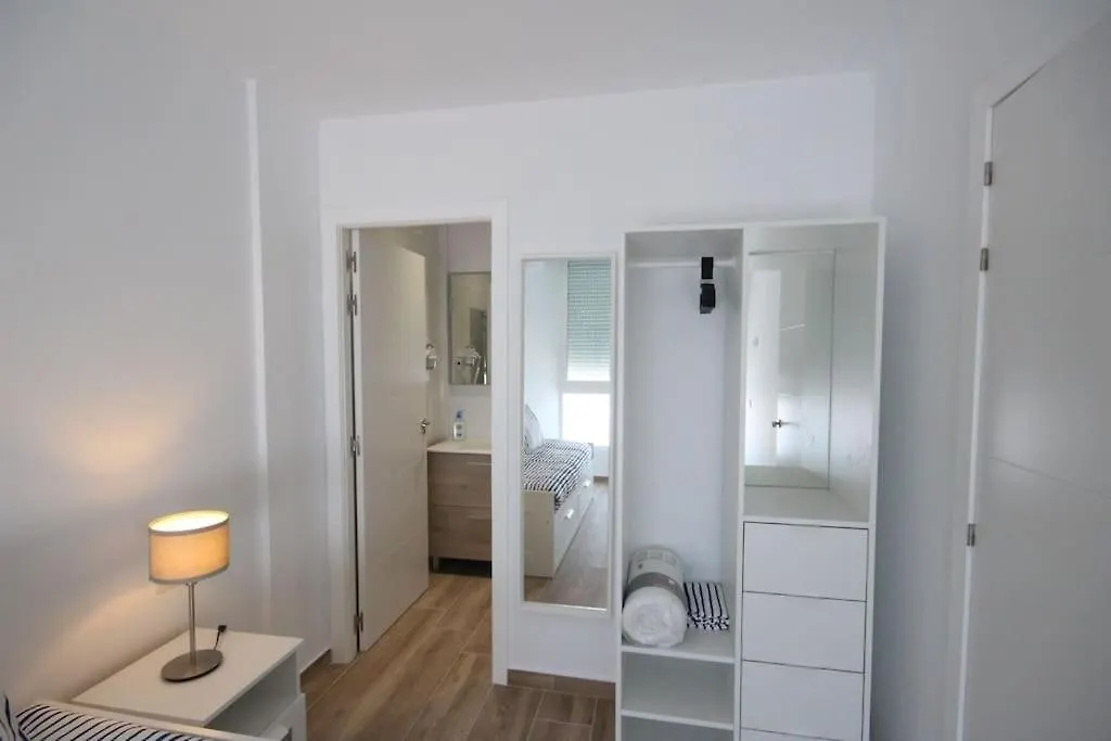 Apartment Las Vistas Beach View, 1 Bedroom Los Cristianos  0*, Los Cristianos (Tenerife)